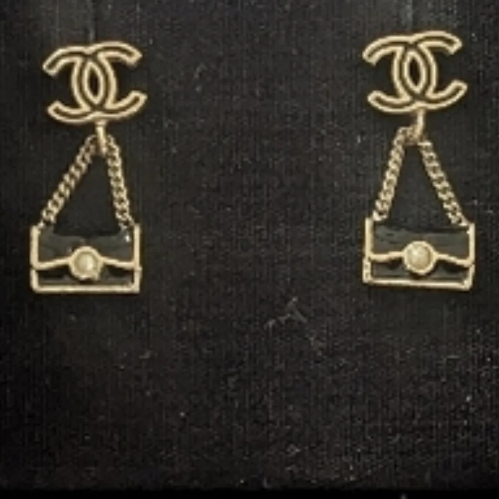 Chanel Black Enamel Bag Dangle Earrings with Pearl Accent Authentic Vintage - Picture 10 of 10